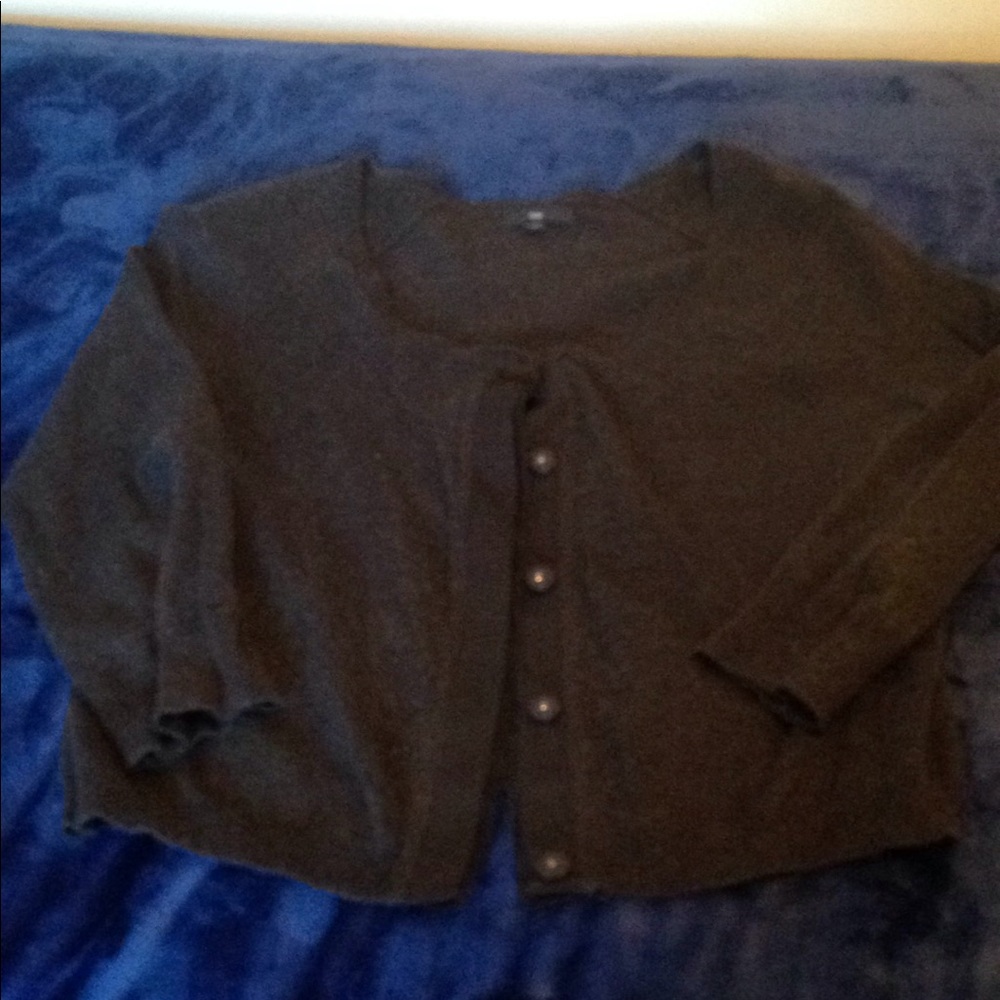Gap sweater